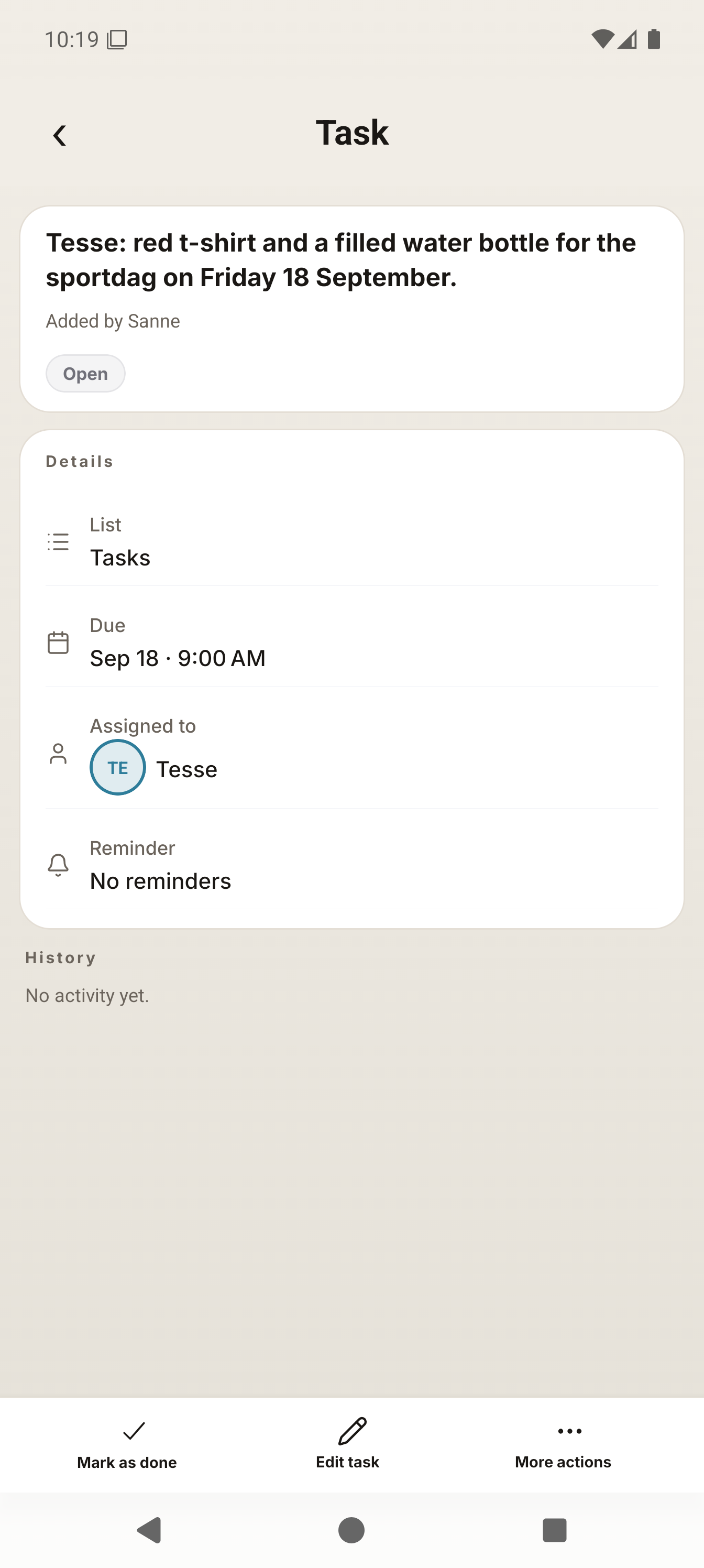 Een taak voor de sportdag, toegewezen aan Tesse. Schermopname uit de Larevio-app